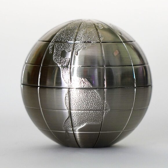New in box Magnetic globe paperweight - Picture 1 of 5